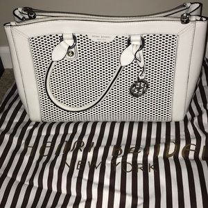 Henri Bendel white purse 100% Authentic